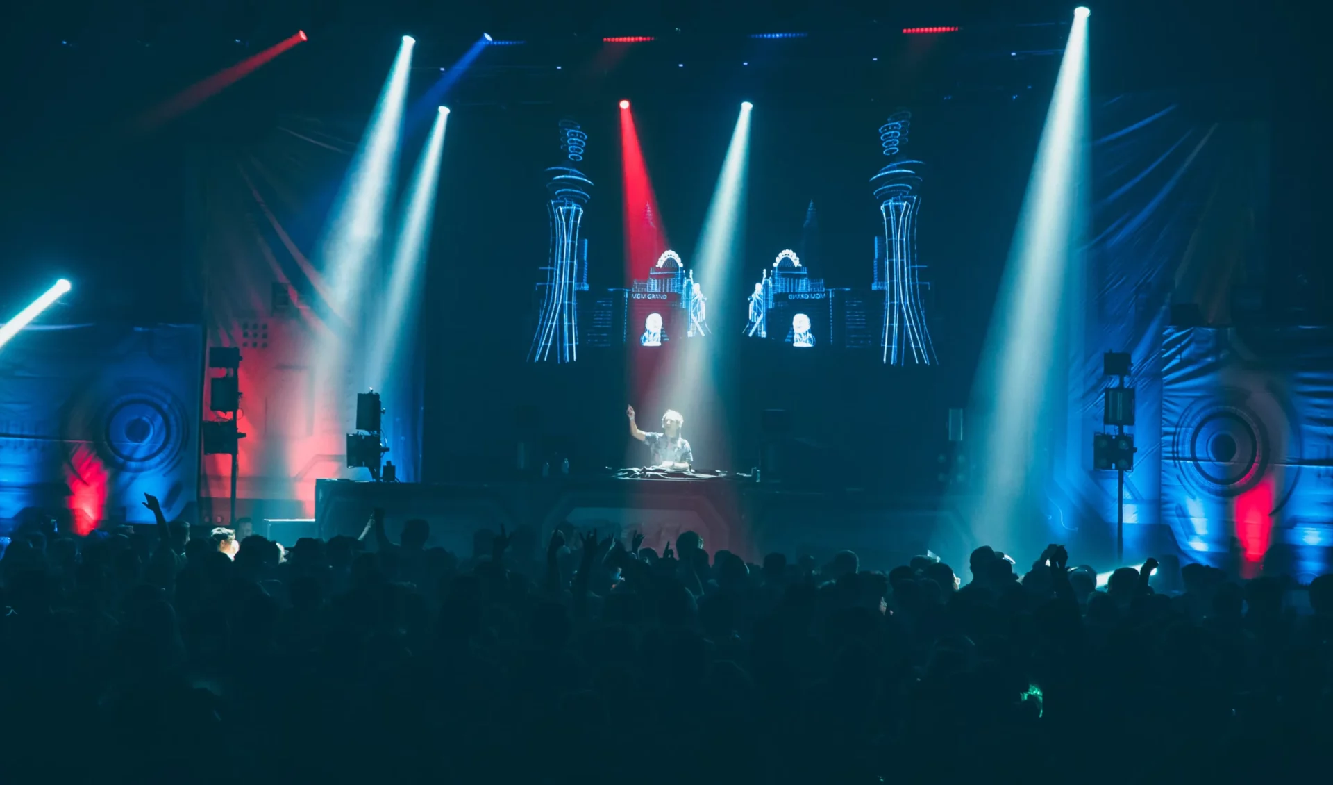 What is beam angle and field angle in stage lighting? ESR Light